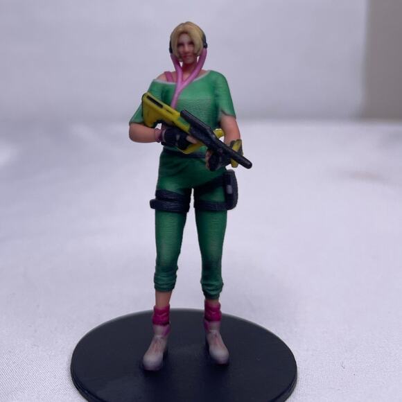 Rainbow Six Siege IQ Elite Figure w/ AUG A2 Yellow Rifle - Ubisoft Collectible - Picture 7 of 10